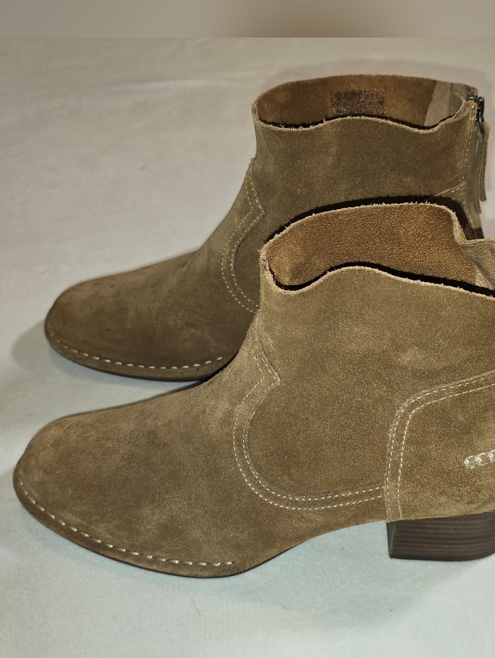 UGG Bandara Chestnut Suede Western Ankle Boots Size 8.5 Worn Once - Picture 2 of 9
